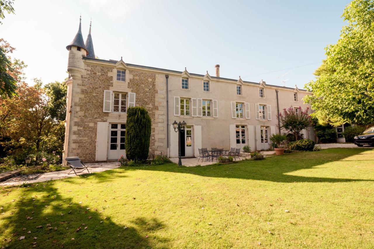 Mazette! Le Chateau Bed and Breakfast Niort Buitenkant foto