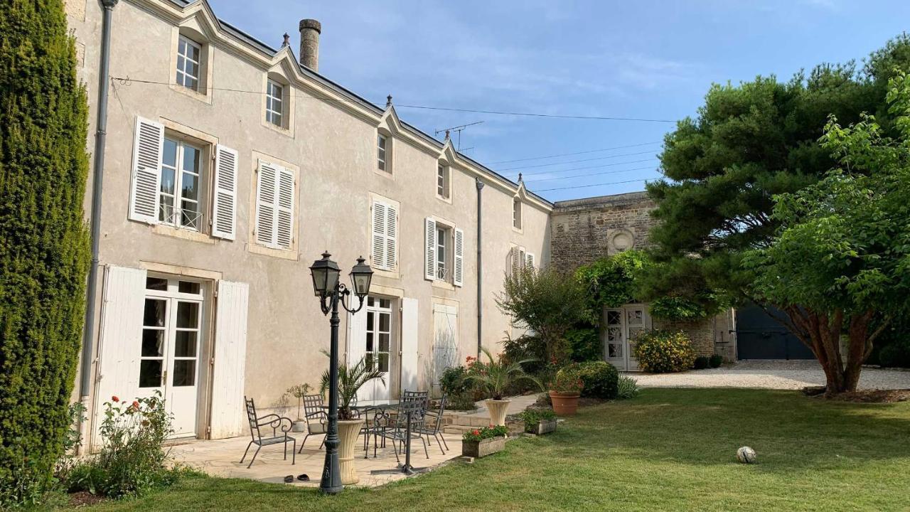 Mazette! Le Chateau Bed and Breakfast Niort Buitenkant foto