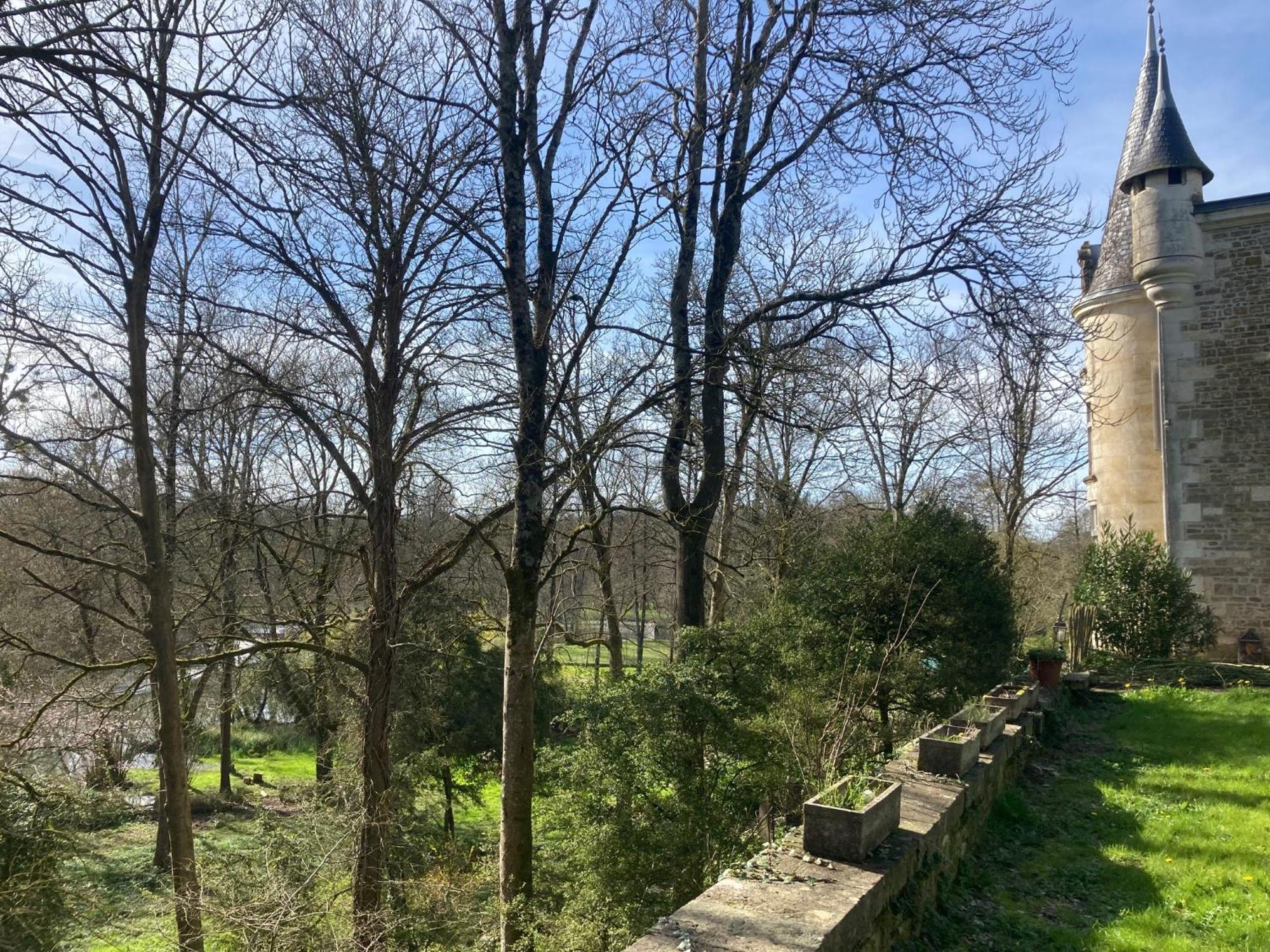Mazette! Le Chateau Niort Buitenkant foto